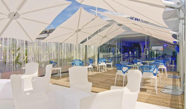 alt="image of SPS2590SFB Spectra umbrella with canvas color top covering various chairs"
