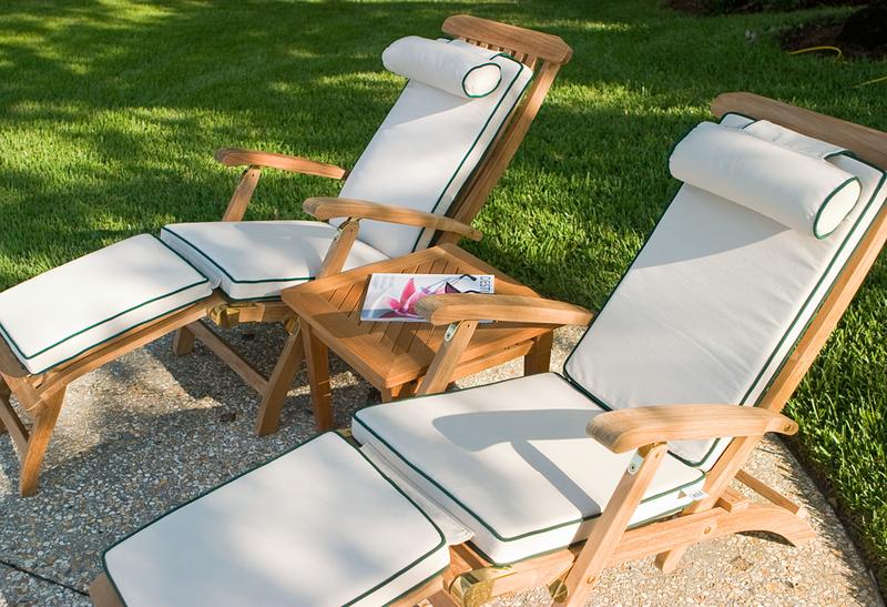 alt="71081MTO Sunbrella Steamer Cushion in canvas with forest green Welt color on two Captain steamers with side table in between on grass field"