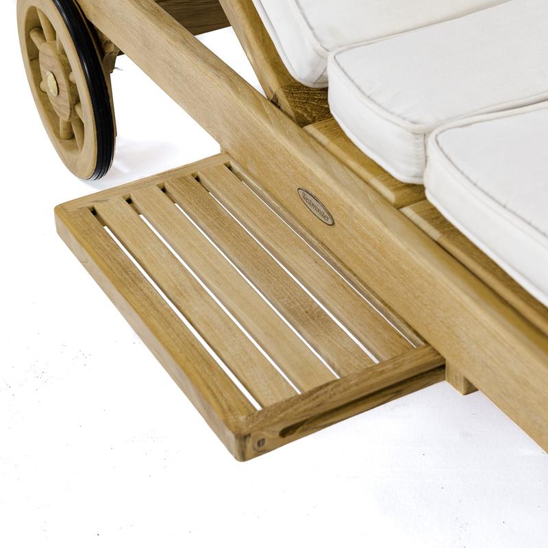 alt="teak wood sun lounger"